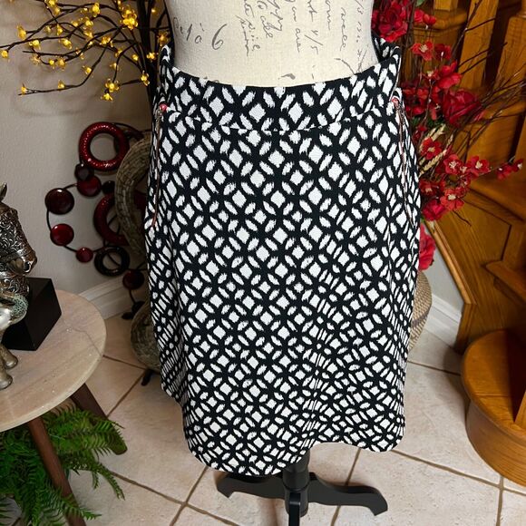 Le Lis Maura Women’s Black White Zip Pockets Geometric A Line Skirt Size M - Picture 1 of 10